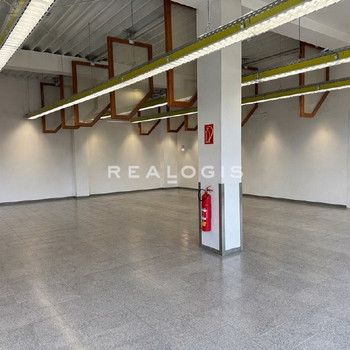 ca. 466 m² große Showroomfläche mit optionaler Lager und Bürofläche