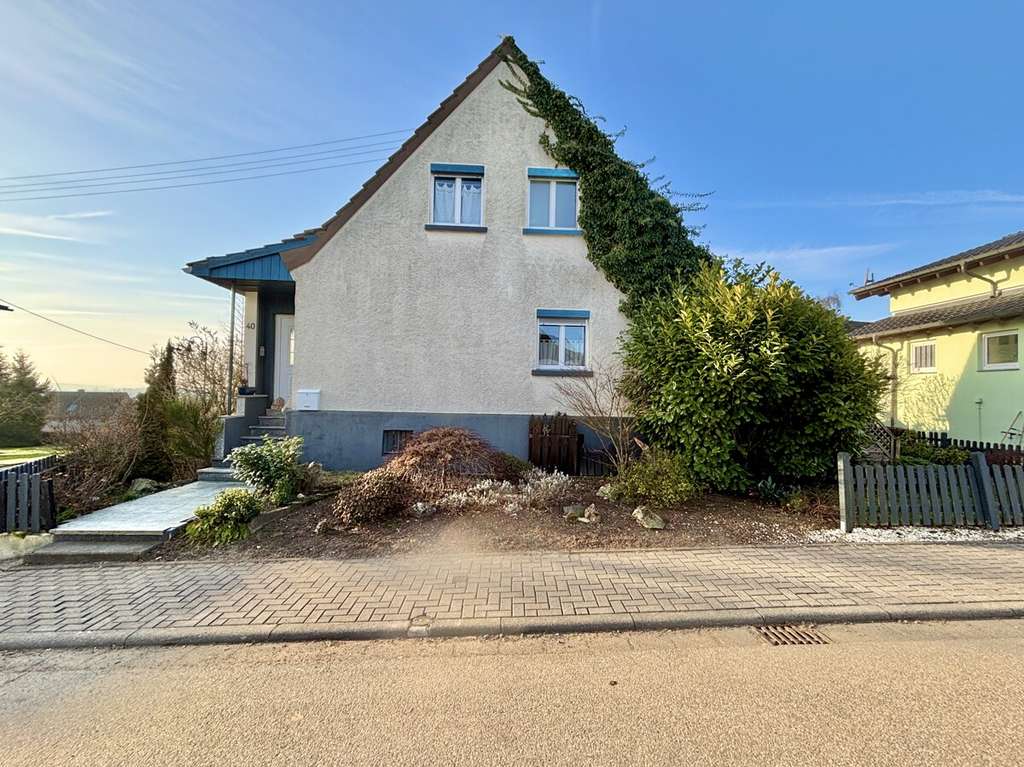 Immobilie in Birken-Honigsessen - **gemütliches Einfamilienhaus mit verwunschenem Garten in Birken-Honigsessen** - Bild 2