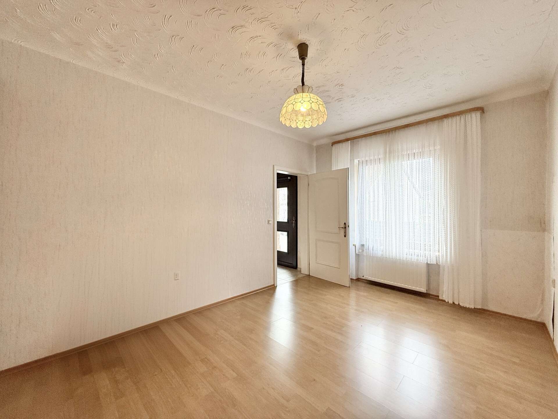 Immobilie in Schmelz - Familienfreundliches Einfamilienhaus auf zwei Etagen in ruhiger Lage von Hüttersdorf - Bild 2