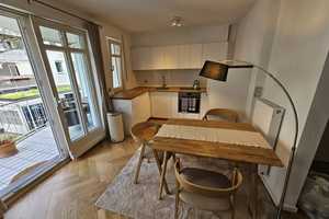 Frisch sanierte, stilvoll möblierte 3-Zimmer-Maisonette in ruhiger Innenhoflage mit 2 Balkonen – Thalkirchner Straße 27a, 80337 München – Vorschaubild 2
