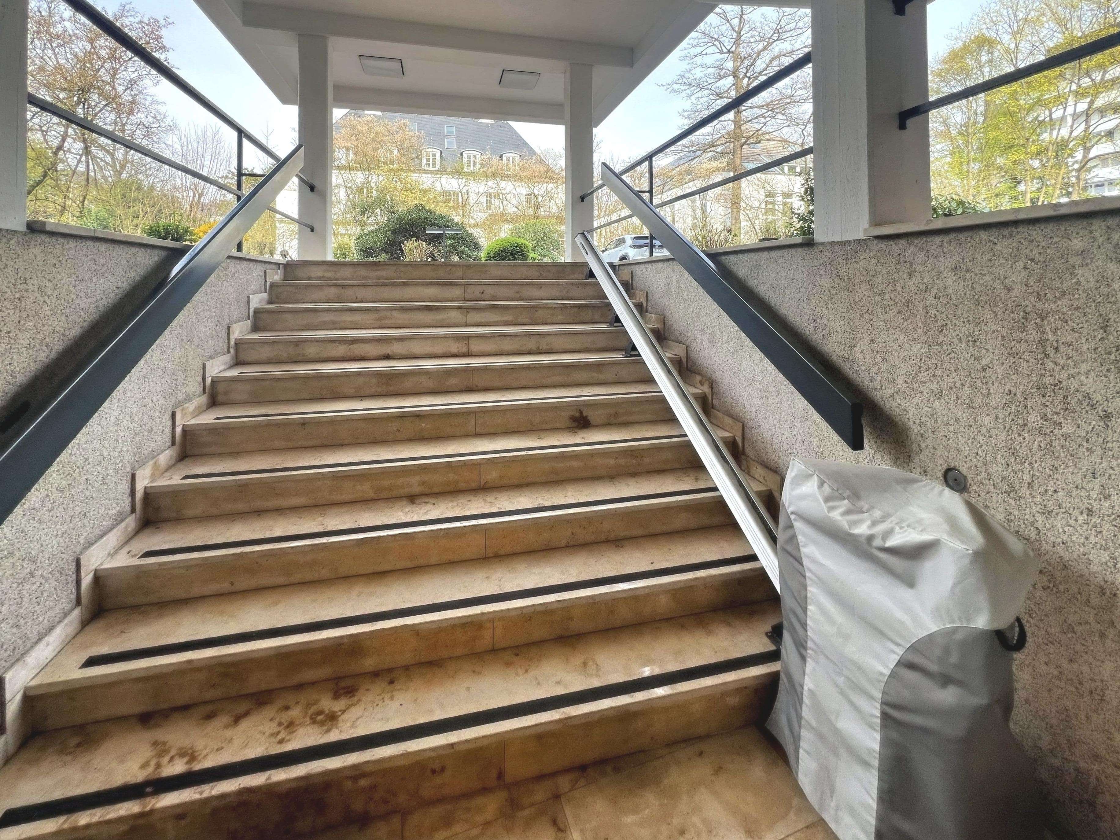 # KR-Bockum: Ruhige Lage in zweiter Reihe. Gr. 2-Zi. Whg. +Aufzug+gr. Balkon+TG, Krefeld – Bild 4