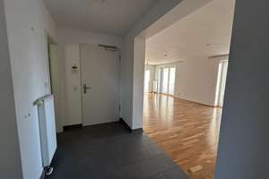 Schöne, geräumige 3 Zimmer Wohnung mit großem Südwestbalkon in Darmstadt – Die vollständige Adresse der Immobilie erhältst du vom Anbieter., 64295 Darmstadt-West, Darmstadt – Vorschaubild 3