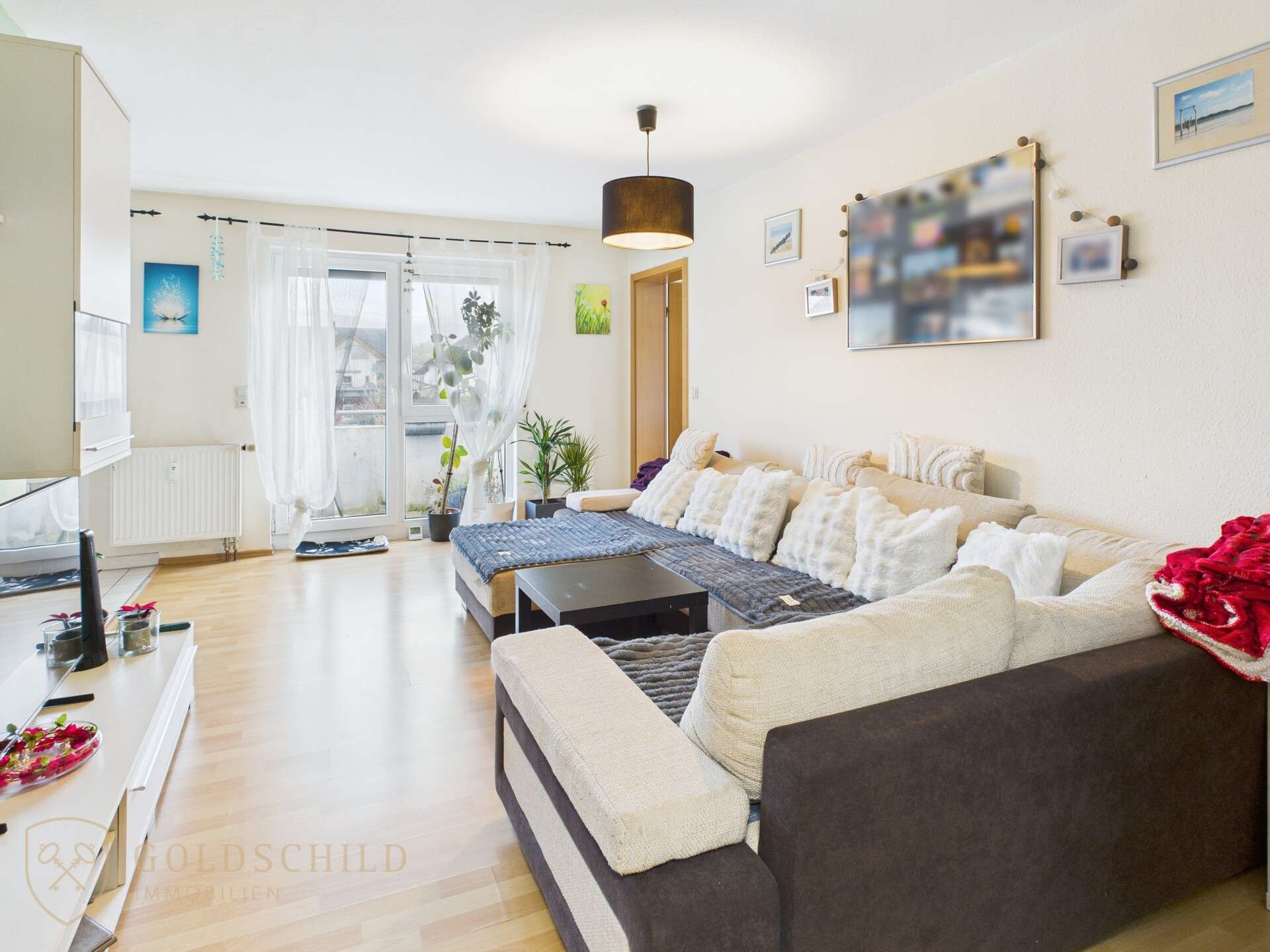 Immobilie in Kuchen - Vermietete 3-Zimmer-Wohnung mit zwei Balkonen und Stellplätzen in angenehmer Lage von Kuchen - Bild 2