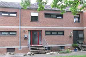 HAUS STATT WOHNUNG   Bezahlbares Reihenmittelhaus mit Vollkeller und Garage – Kleve (Kreis) – Vorschaubild 1