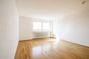 Moderne 2,5-Zimmer-Wohnung mit EBK und tollem Ausblick am Oberhauser Bahnhof – Die vollständige Adresse der Immobilie erhältst du vom Anbieter., 86154 Oberhausen-Süd, Augsburg – Vorschaubild 2