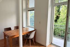 3 Zimmer auf 40 m²! Ruhige, sanierte Altbauwohnung mit großem Balkon in westlicher Ausrichtung – Die vollständige Adresse der Immobilie erhältst du vom Anbieter., 10243 Friedrichshain, Berlin – Vorschaubild 1