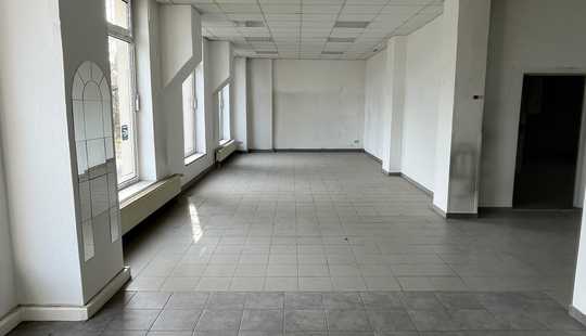 Bild von Vielseitige Gewerbeimmobilie mit Wohnanteil und großem Hof auf 2.300 m² Grundstück