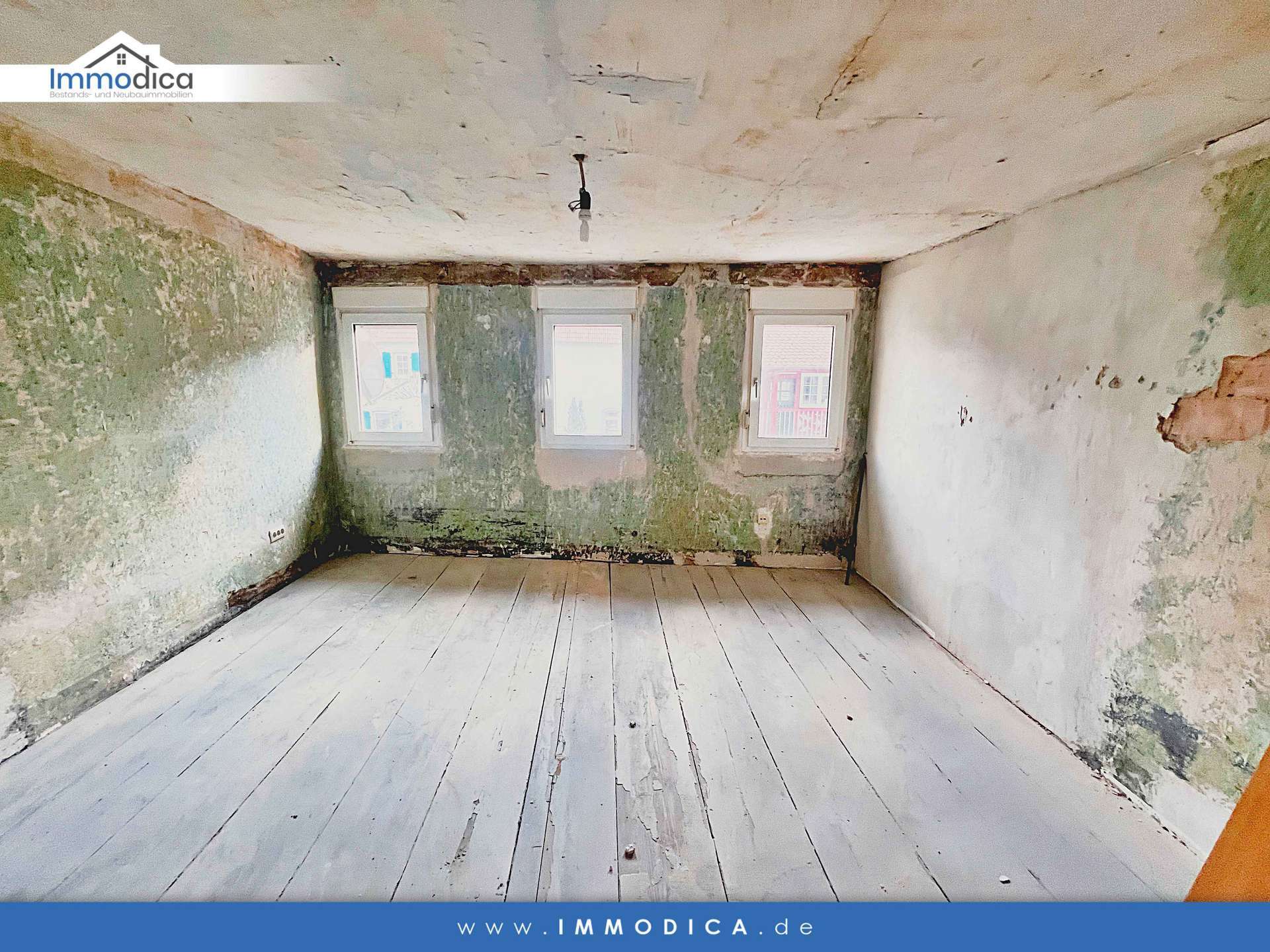 Immobilie in Großkarlbach - Einfamilienhaus mit Garage und Garten im historischen Ortskern von Großkarlbach - Bild 0