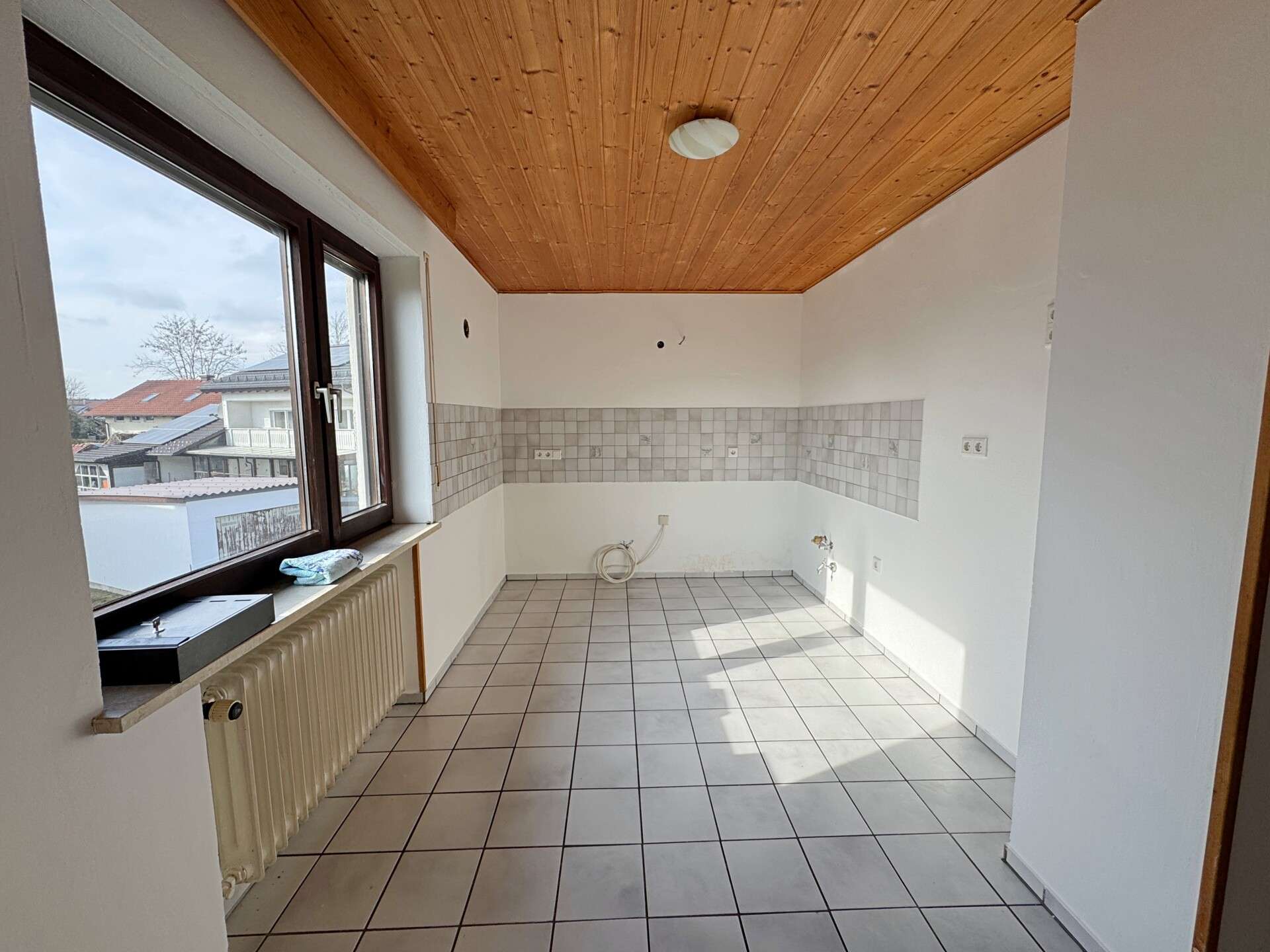 Immobilie in Emmerting - Riesiges Dreifamilienhaus - Perfekt für die ganze Familie, oder als Kapitalanlage - Bild 4