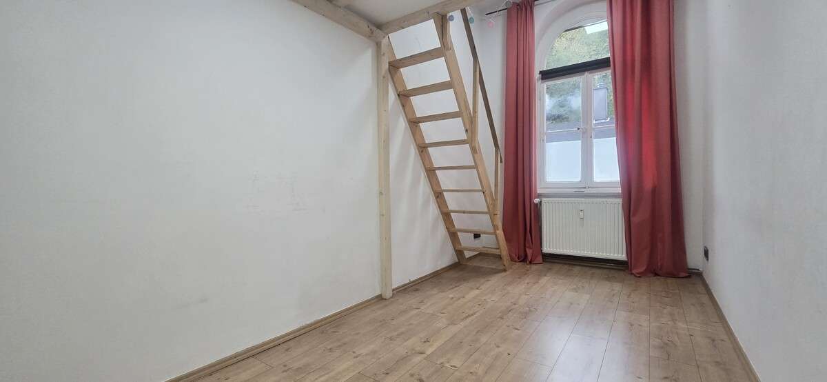 Immobilie in Radevormwald - Liebhaberstück für alle, die außergewöhnliches Wohnen mit Geschichte und Charme schätzen. - Bild 2