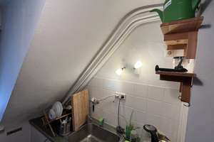 Zwischen Feld, Wald und Stadt: 2-Zimmer-Küche-Bad: Dachgeschosswohnung in Handschuhsheim