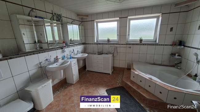 Immobilie in Brücken (Pfalz) - +++ Repräsentatives 1-2 Familienhaus mit viel Platz und außergewöhnlichem Gartenareal +++ - Bild 1