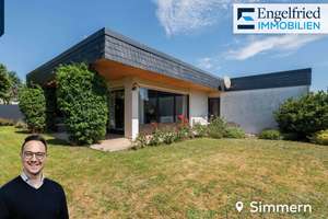 Markanter Bungalow mit Ausblick und überraschend großem Raumprogramm – Die vollständige Adresse der Immobilie erhältst du vom Anbieter., 55469 Simmern/Hunsrück – Vorschaubild 1