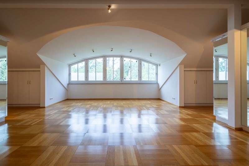 Immobilie in Stephanskirchen - Attraktives Mehrfamilienhaus in begehrter Lage von Stephanskirchen - Bild 3