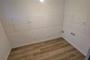 Tapezieren, einziehen & wohlfühlen – Sedanstraße 5, 42855 Fichtenhöhe, Remscheid – Vorschaubild 3