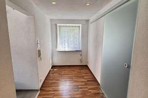 Moderne 2,5-Zimmer-Wohnung mit 2 Balkonen, Fußbodenheizung & Garage – Die vollständige Adresse der Immobilie erhältst du vom Anbieter., 70327 Untertürkheim (Ortsteil), Stuttgart – Vorschaubild 6