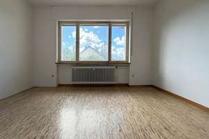 Großzügiges Zuhause. 8 Zimmer. 223 m².
Garten, Garage und 2 Stellplätze. Viel
Platz für Ihre Ideen – Die vollständige Adresse der Immobilie erhältst du vom Anbieter., 78244 Gottmadingen – Vorschaubild 15