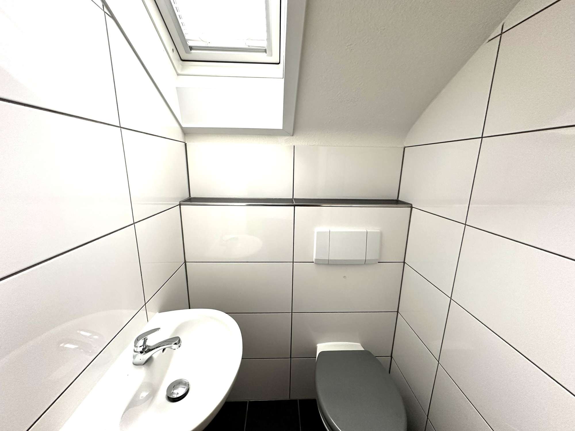 Immobilie in Esslingen am Neckar - 2-Zimmer-DG-Wohnung in Esslingen-Sulzgries - Bild 0