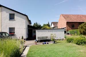 Charmante Doppelhaushälfte auf großzügigem Grundstück mit Entwicklungspotenzial – Die vollständige Adresse der Immobilie erhältst du vom Anbieter., 63454 Mittelbuchen, Hanau – Vorschaubild 2