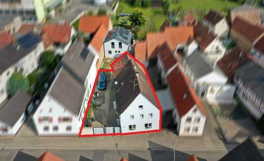Einfamilienhaus mit Garage und Hof