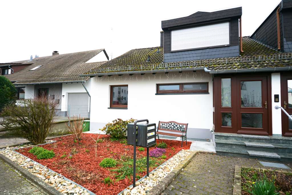 Immobilie in Niederdorfelden - Komfortable 3-Zimmer-Maisonette-Wohnung mit eigenem Gartenanteil in Niederdorfelden - Bild 1