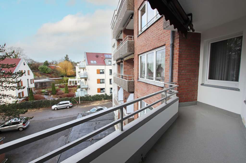 Immobilie in Bad Schwartau - „Großzügiges Wohnglück in Bad Schwartau – Loggia, Fahrstuhl & Top-Lage“ - Bild 2