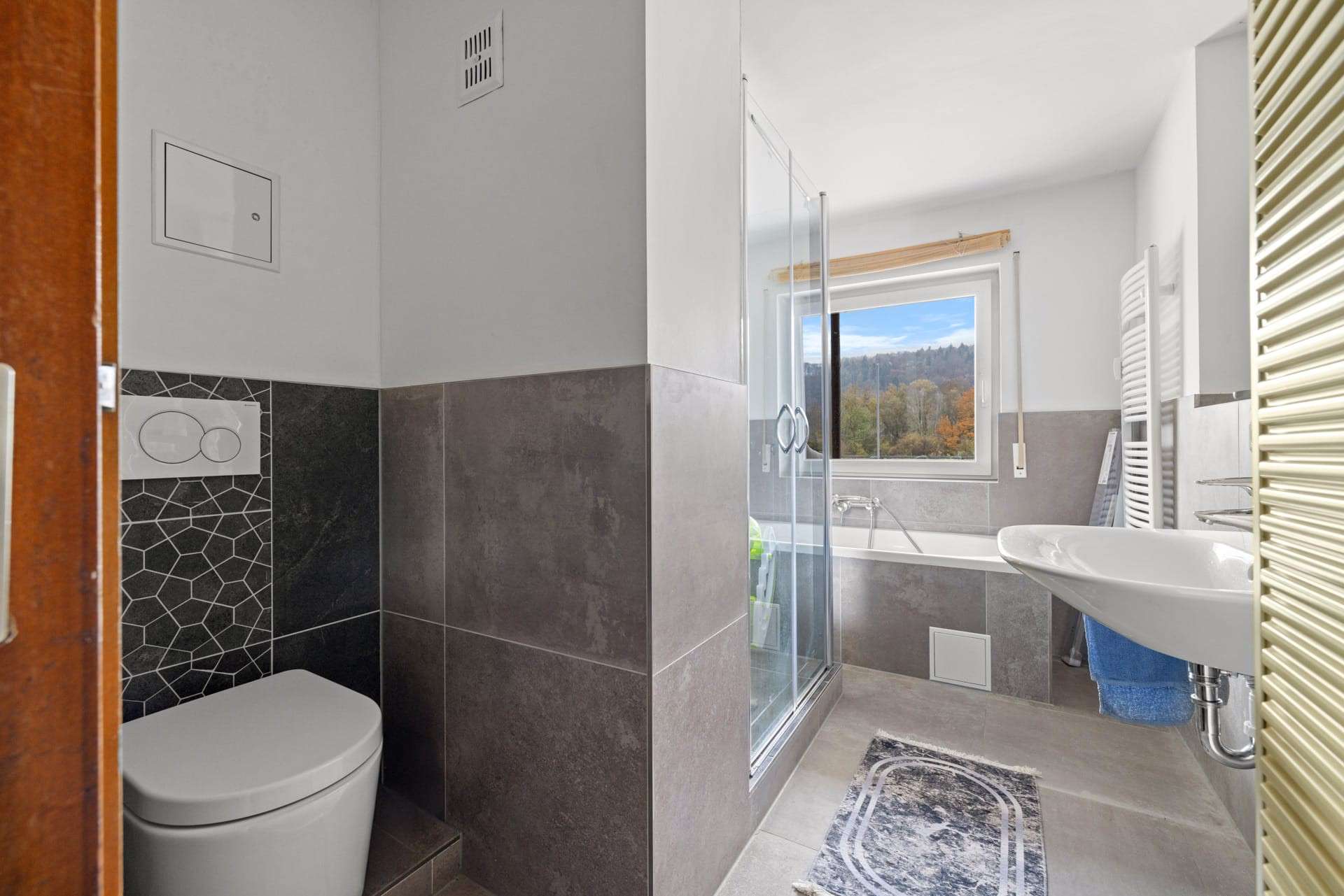 Immobilie in Blaustein - Gemütliche Wohnung im Erdgeschoss mit über 90 m² Terrasse in Arnegg - Bild 1