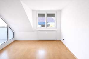 Helle 2-Zimmer Dachgeschosswohnung mit Loggia in München-Trudering – Die vollständige Adresse der Immobilie erhältst du vom Anbieter., 81825 Gartenstadt Trudering, München – Vorschaubild 3