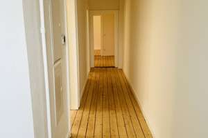 Erstbezug nach Renovierung: DG-Wohnung mit ruhigem Innenhof mit 2 SCHLAFZIMMERN FÜR "MAX. 3 PERS." – Luisenstraße 17, 65185 Mitte, Wiesbaden – Vorschaubild 5