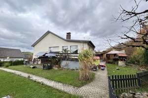 Freistehendes Einfamilienhaus mit Anbau, Garage, Doppelcarport und Garten in Warburg-Rimbeck – Die vollständige Adresse der Immobilie erhältst du vom Anbieter., 34414 Warburg – Vorschaubild 2