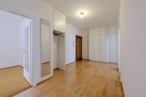 Charmante 3-Zimmer-Wohnung mit zwei Balkonen und Gestaltungspotenzial in Neuhausen – Die vollständige Adresse der Immobilie erhältst du vom Anbieter., 80636 Sankt Vinzenz, München – Vorschaubild 4