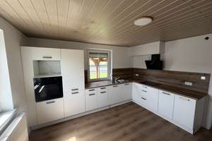Modernisiertes Familienhaus mit neuer Einbauküche, Garten & 3 Garagen – Die vollständige Adresse der Immobilie erhältst du vom Anbieter., 97359 Schwarzach am Main – Vorschaubild 3