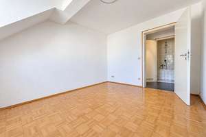 Düsseldorf-Oberbilk: Charmante 2-Zimmer-Dachgeschosswohnung mit Galerieebene und Balkon! – 40227 Oberbilk, Düsseldorf – Vorschaubild 3