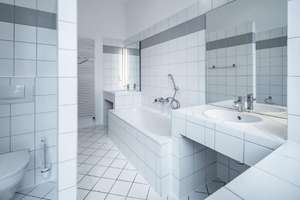 5 Zimmer -Altbauwohnung / Friedrichstraße/im 3. OG eines sehr gepflegten Wohn- und Geschäftshauses. – Die vollständige Adresse der Immobilie erhältst du vom Anbieter., 65185 Mitte, Wiesbaden – Vorschaubild 5