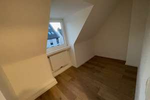 2023 Kernsanierte Dachgeschosswohnung mit vier Zimmern in Düsseldorf – Zeppelinstraße 24, 40231 Eller, Düsseldorf – Vorschaubild 16