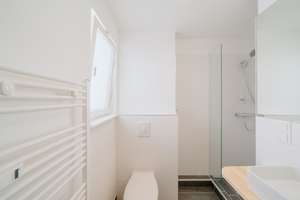 Erstbezug nach Kernsanierung | Modernes City-Apartment mit französischem Balkon und Schlafnische – Durlacher Straße 23, 10715 Wilmersdorf, Berlin – Vorschaubild 13