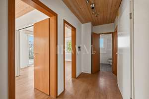 Charmantes Zweifamilienhaus in Weilimdorf mit Garten, Terrasse und zwei Garagen – Die vollständige Adresse der Immobilie erhältst du vom Anbieter., 70499 Weilimdorf (Ortsteil), Stuttgart – Vorschaubild 6