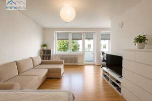 Helle 2 Zimmer mit Balkon in Pempelfort