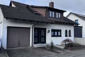 Großzügige 2-ZKB-Wohnung mit Abstellraum, Terrasse, Garten, Doppelparkerstellplatz in ruhiger Lage