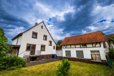 Gemütliches freistehendes Häuschen mit Garten, Garage & viel Platz in Höchst i. Odw.