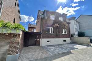 Modernisiertes Einfamilienhaus mit sechs Zimmern und EBK in Frechen-Königsdorf, Frechen