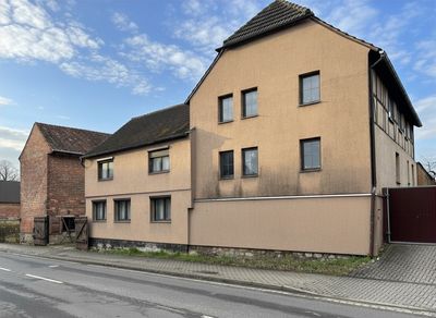 Viel Platz: Interessantes Zweifamilienhaus mit großem Garten in Badeleben