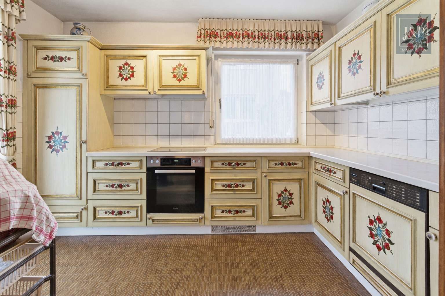 Immobilie in Liederbach - Flexibles Ein- bis Zweifamilienhaus mit großem Garten und viel Platz für die Familie - Bild 2