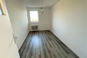 Helle 3-Zimmer-Etagenwohnung mit Laminatboden in Wolfsburg – Lüneburger Ring 25, 38448 Vorsfelde, Wolfsburg – Vorschaubild 9