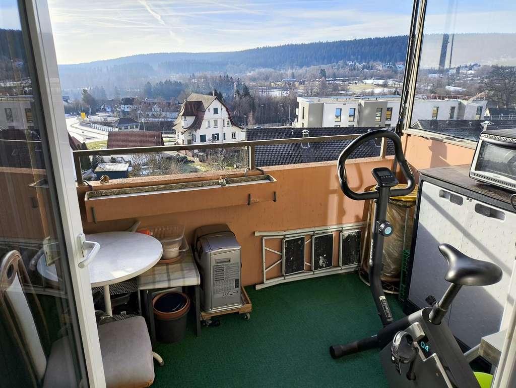 Immobilie in Freudenstadt - Charmante 4-Zimmer-Wohnung mit Balkon in gepflegter Wohnanlage - Bild 2