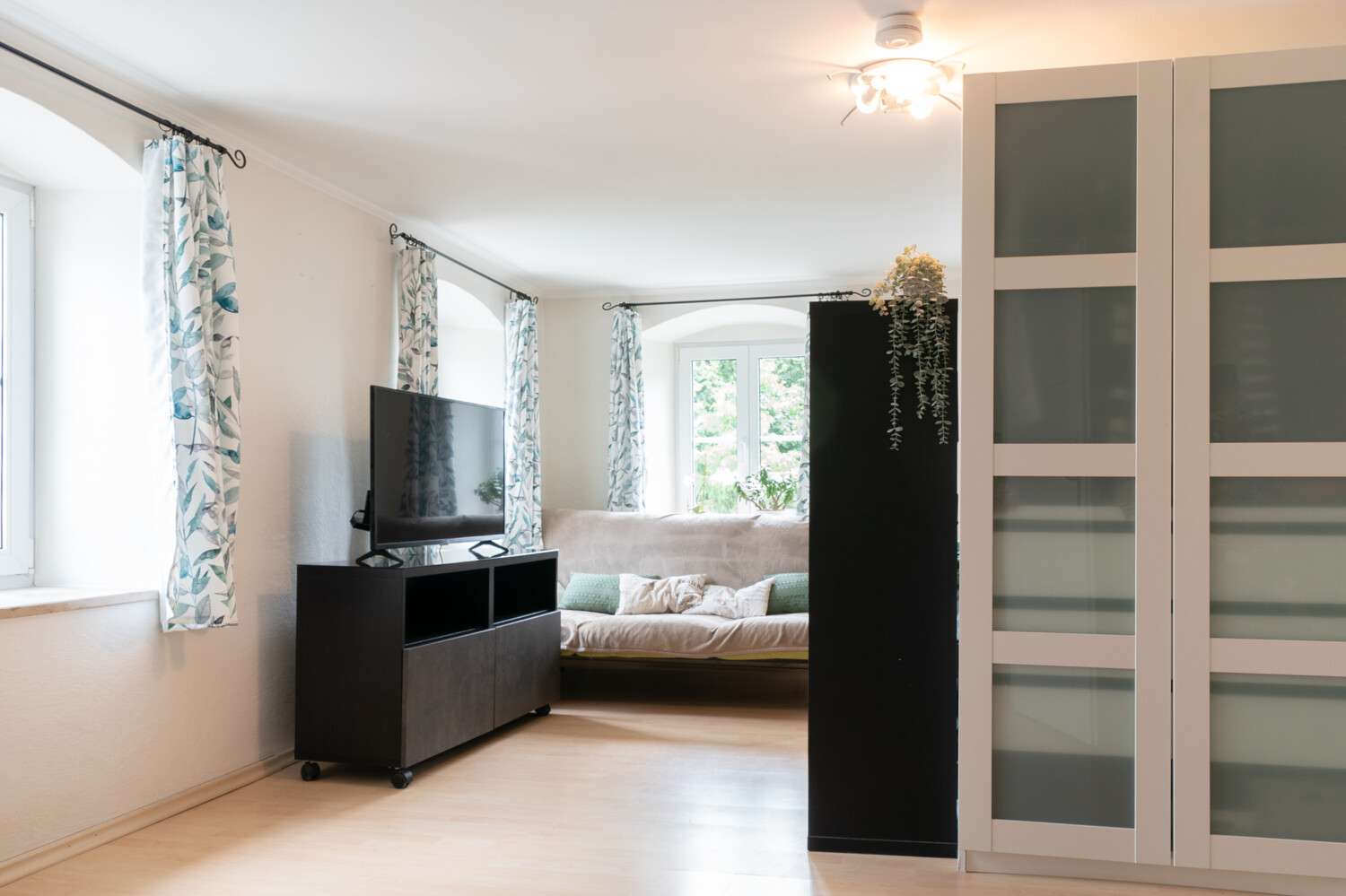 Immobilie in Fünfstetten - Ein Anwesen, das mehr kann! Pferde, Autos oder Hightech - hier haben Sie alle Möglichkeiten - Bild 2