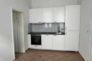 Schöne ruhige zwei Zimmer Wohnung in WI-Biebrich. Neu renoviert, neue Einbauküche, Terasse – Mainstraße 26, 65203 Wiesbaden – Vorschaubild 2