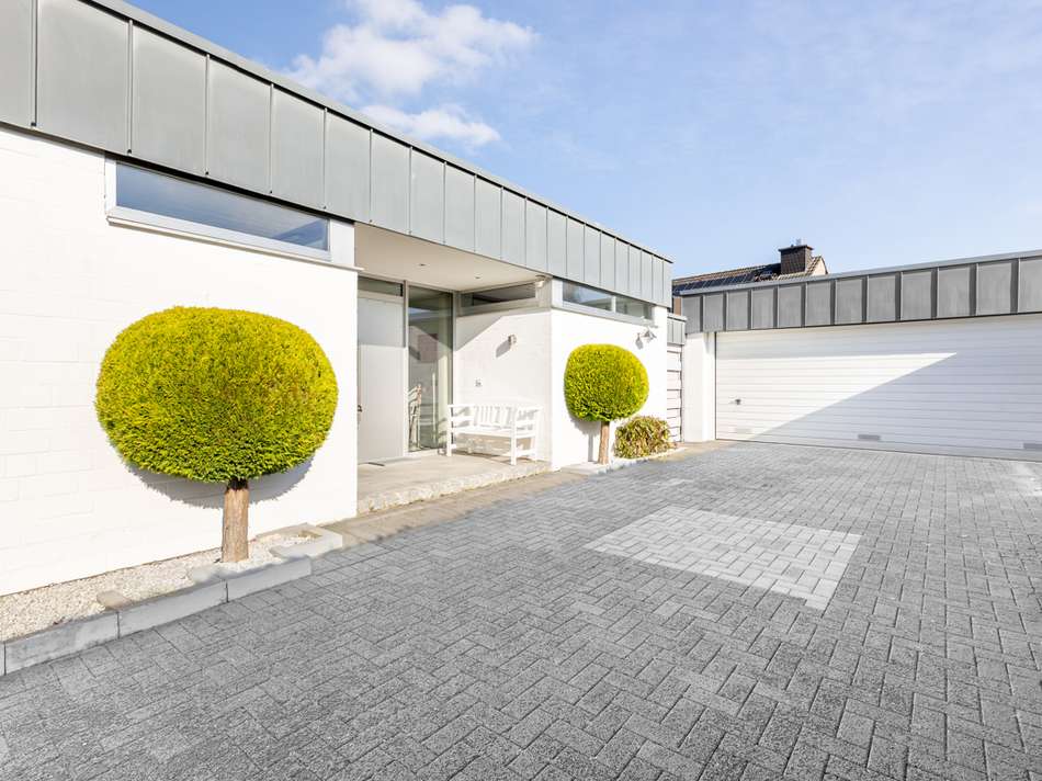 Außenansicht & Auffahrt