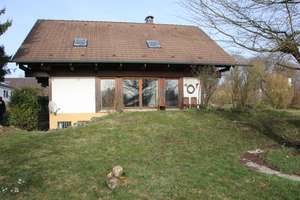 Schönes Holzhaus mit großem Garten in Biberach an der Riß – Die vollständige Adresse der Immobilie erhältst du vom Anbieter., 88400 Biberach an der Riß – Vorschaubild 1