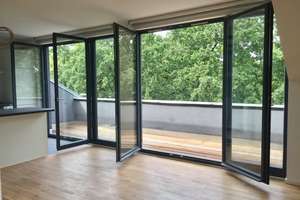 Wohnen im Park – 2-Zimmer-Dachgeschoss mit Fußbodenheizung & Balkon